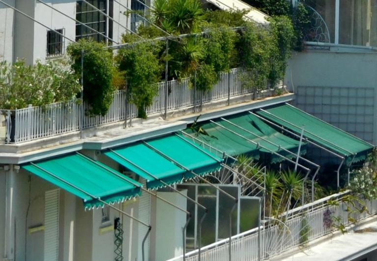 Τρίκαλα: Τον έσωσε η τέντα! Έπεσε από το μπαλκόνι και σώθηκε | Newsit.gr Τρίκαλα: Τον έσωσε η τέντα! Έπεσε από το μπαλκόνι και σώθηκε | Newsit.gr