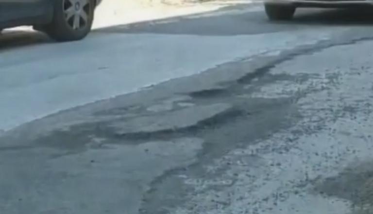 Σέρρες: Η ασφαλτόστρωση κράτησε μόλις 6 μέρες – Εικόνες και εξηγήσεις για γέλια μέχρι δακρύων – video | Newsit.gr Σέρρες: Η ασφαλτόστρωση κράτησε μόλις 6 μέρες – Εικόνες και εξηγήσεις για γέλια μέχρι δακρύων – video | Newsit.gr