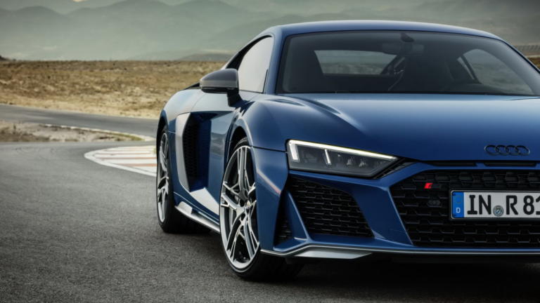 Η Audi ελέγχει το R8 με τον πλέον παραδοσιακό τρόπο | Newsit.gr Η Audi ελέγχει το R8 με τον πλέον παραδοσιακό τρόπο | Newsit.gr