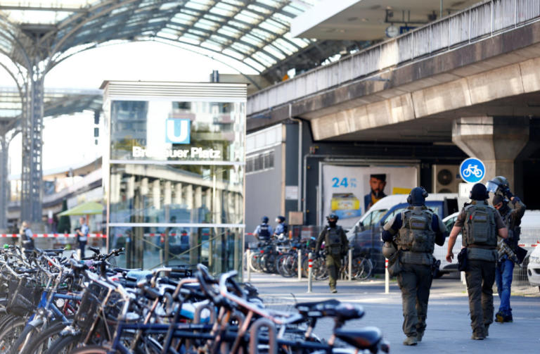 Ομηρία σε σταθμό τρένου στην Κολονία – Πληροφορίες για πυροβολισμούς | Newsit.gr Ομηρία σε σταθμό τρένου στην Κολονία – Πληροφορίες για πυροβολισμούς | Newsit.gr