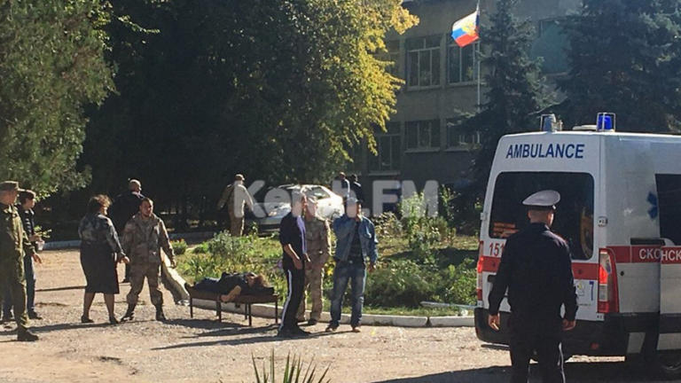 Τραγωδία στην Κριμαία: Έκρηξη σε κολλέγιο, δεκάδες νεκροί και τραυματίες | Newsit.gr Τραγωδία στην Κριμαία: Έκρηξη σε κολλέγιο, δεκάδες νεκροί και τραυματίες | Newsit.gr