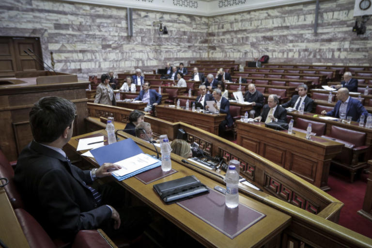 Ομοβροντία “πυρών” από την αντιπολίτευση στο προσχέδιο του προϋπολογισμού | Newsit.gr Ομοβροντία “πυρών” από την αντιπολίτευση στο προσχέδιο του προϋπολογισμού | Newsit.gr