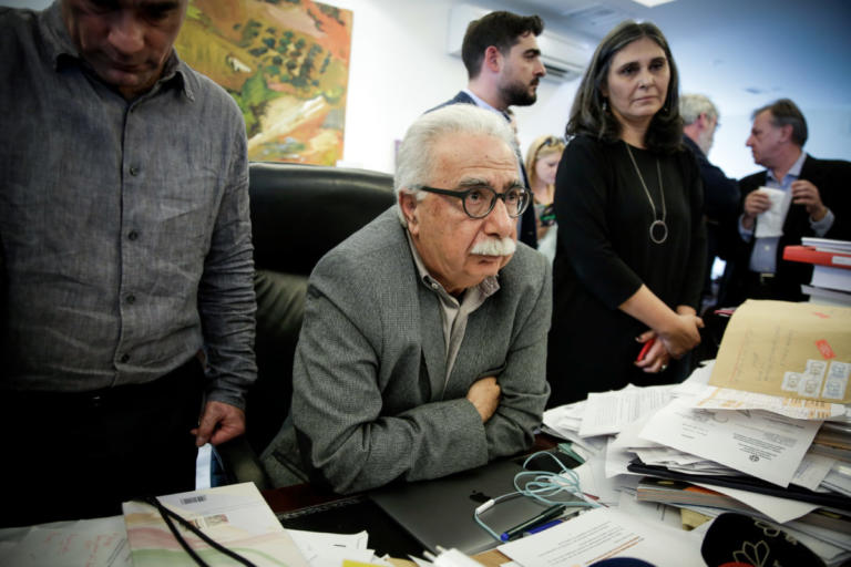 Αποκάλυψη Γαβρόγλου: Δήλωναν πρώτη κατοικία την Μάνδρα για να πάρουν επιπλέον μόρια για τις Πανελλήνιες! | Newsit.gr Αποκάλυψη Γαβρόγλου: Δήλωναν πρώτη κατοικία την Μάνδρα για να πάρουν επιπλέον μόρια για τις Πανελλήνιες! | Newsit.gr