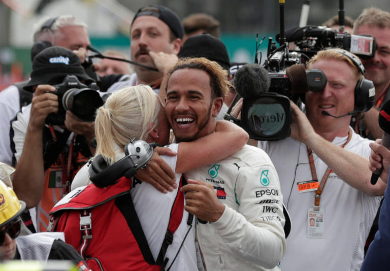 Formula 1 – Χάμιλτον: “Αν δεν υπήρχε η σκληρή δουλειά του πατέρα μου δεν θα ήμουν εδώ” | Newsit.gr Formula 1 – Χάμιλτον: “Αν δεν υπήρχε η σκληρή δουλειά του πατέρα μου δεν θα ήμουν εδώ” | Newsit.gr