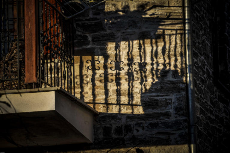 Θεσσαλονίκη: Άνδρας έπεσε από τον τρίτο όροφο! | Newsit.gr Θεσσαλονίκη: Άνδρας έπεσε από τον τρίτο όροφο! | Newsit.gr