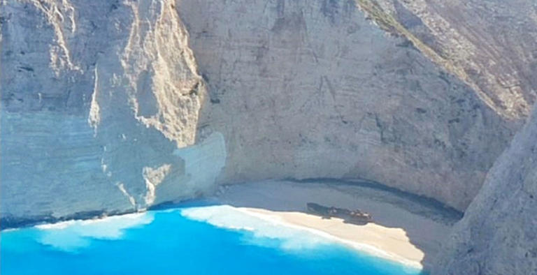 Ζάκυνθος: Άλλαξε χρώμα η θάλασσα στο Ναυάγιο μετά το σεισμό! Video | Newsit.gr Ζάκυνθος: Άλλαξε χρώμα η θάλασσα στο Ναυάγιο μετά το σεισμό! Video | Newsit.gr