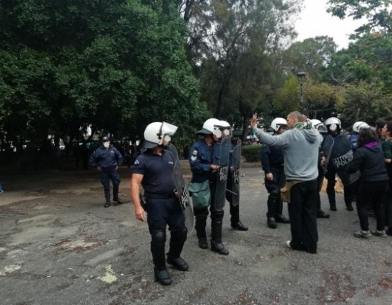 Ένταση στην Κρήτη για την ανάπλαση πάρκου – Πληροφορίες για τραυματισμό αστυνομικού | Newsit.gr Ένταση στην Κρήτη για την ανάπλαση πάρκου – Πληροφορίες για τραυματισμό αστυνομικού | Newsit.gr
