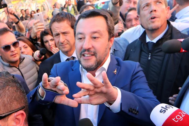 Ιταλία: Χιλιάδες κόσμου στους δρόμους φώναξαν “όχι στον Σαλβίνι και στον ρατσισμό” | Newsit.gr Ιταλία: Χιλιάδες κόσμου στους δρόμους φώναξαν “όχι στον Σαλβίνι και στον ρατσισμό” | Newsit.gr