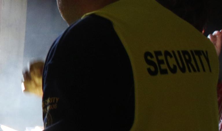 “Κόκκινη κάρτα” από το ΣτΕ για τις στολές των Security | Newsit.gr “Κόκκινη κάρτα” από το ΣτΕ για τις στολές των Security | Newsit.gr