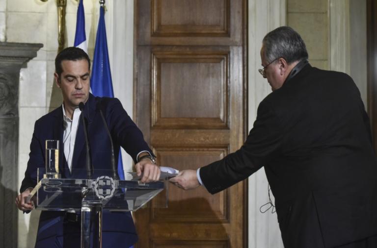 ΣΥΡΙΖΑ: “Τυφώνας” Κοτζιάς… ταρακουνάει το κόμμα! “Μουρμούρα” εντός, στήριξη εκτός | Newsit.gr ΣΥΡΙΖΑ: “Τυφώνας” Κοτζιάς… ταρακουνάει το κόμμα! “Μουρμούρα” εντός, στήριξη εκτός | Newsit.gr