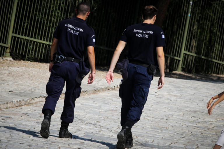 Βόλος: Μεθυσμένος πλάκωσε στο ξύλο δύο αστυνομικούς | Newsit.gr Βόλος: Μεθυσμένος πλάκωσε στο ξύλο δύο αστυνομικούς | Newsit.gr