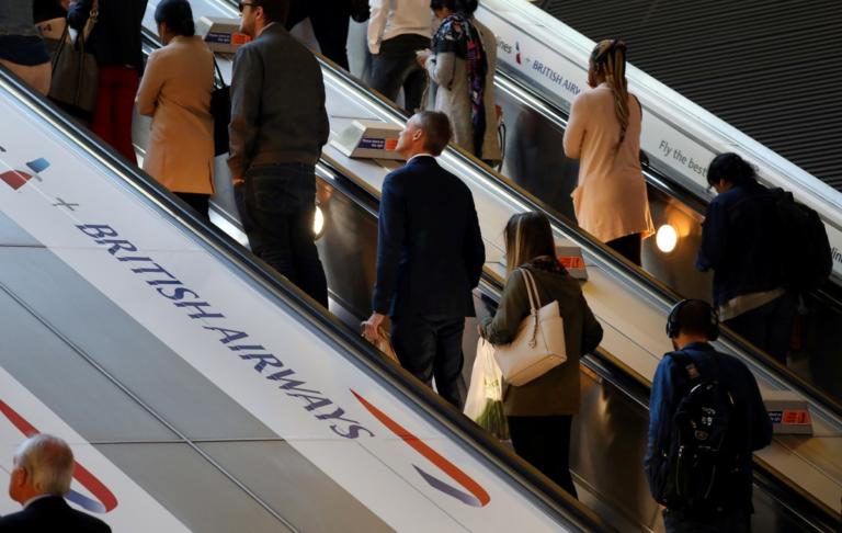Επιβάτης μήνυσε την αεροπορική εταιρεία επειδή τον έβαλαν δίπλα σε έναν υπέρβαρο! | Newsit.gr Επιβάτης μήνυσε την αεροπορική εταιρεία επειδή τον έβαλαν δίπλα σε έναν υπέρβαρο! | Newsit.gr