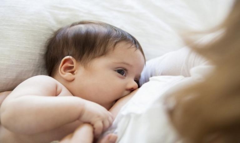 Πέταξαν έξω μητέρα που θήλαζε το μωρό της σε εμπορικό κέντρο! | Newsit.gr Πέταξαν έξω μητέρα που θήλαζε το μωρό της σε εμπορικό κέντρο! | Newsit.gr