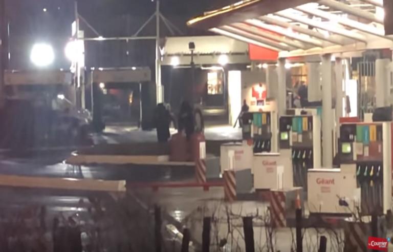 Συναγερμός στην Ανζέρ! Άνδρας απειλεί να ανατιναχθεί – Ζητά να δει τον Μακρόν | Newsit.gr Συναγερμός στην Ανζέρ! Άνδρας απειλεί να ανατιναχθεί – Ζητά να δει τον Μακρόν | Newsit.gr