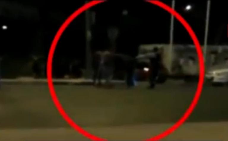 Βίντεο ντοκουμέντο: Οι αστυνομικοί δέχονται άγρια επίθεση στην Πειραιώς! Πυροβολισμοί και ξύλο! | Newsit.gr Βίντεο ντοκουμέντο: Οι αστυνομικοί δέχονται άγρια επίθεση στην Πειραιώς! Πυροβολισμοί και ξύλο! | Newsit.gr