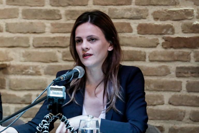 Αχτσιόγλου: Η αύξηση του κατώτατου μισθού αλλάζει «σελίδα» για τους εργαζόμενους | Newsit.gr Αχτσιόγλου: Η αύξηση του κατώτατου μισθού αλλάζει «σελίδα» για τους εργαζόμενους | Newsit.gr