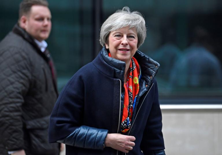 Brexit: Παίζει το χαρτί των… διλημμάτων η Μέι | Newsit.gr Brexit: Παίζει το χαρτί των… διλημμάτων η Μέι | Newsit.gr