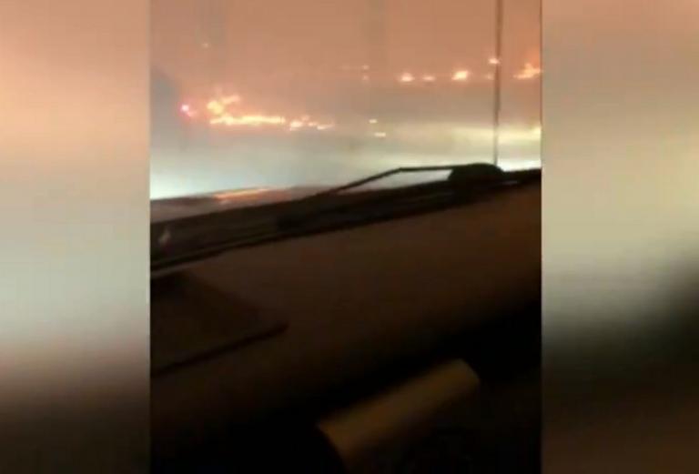 Φωτιά στην Καλιφόρνια: Υπόκλιση! Πατέρας τραγουδούσε στην τρίχρονη κόρη του περνώντας τις φλόγες! | Newsit.gr Φωτιά στην Καλιφόρνια: Υπόκλιση! Πατέρας τραγουδούσε στην τρίχρονη κόρη του περνώντας τις φλόγες! | Newsit.gr