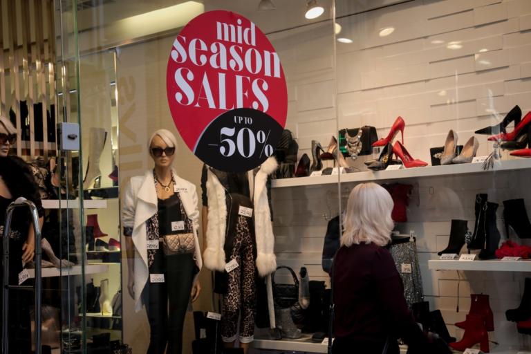 Κυριακή ανοιχτά καταστήματα – Τι ώρα κλείνουν σήμερα τα μαγαζιά | Newsit.gr Κυριακή ανοιχτά καταστήματα – Τι ώρα κλείνουν σήμερα τα μαγαζιά | Newsit.gr