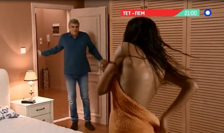 Μην αρχίζεις τη Μουρμούρα: Η Κλέλια Ρένεση εμφανίζεται γυμνή μπροστά στον «Ηλία»! | Newsit.gr Μην αρχίζεις τη Μουρμούρα: Η Κλέλια Ρένεση εμφανίζεται γυμνή μπροστά στον «Ηλία»! | Newsit.gr