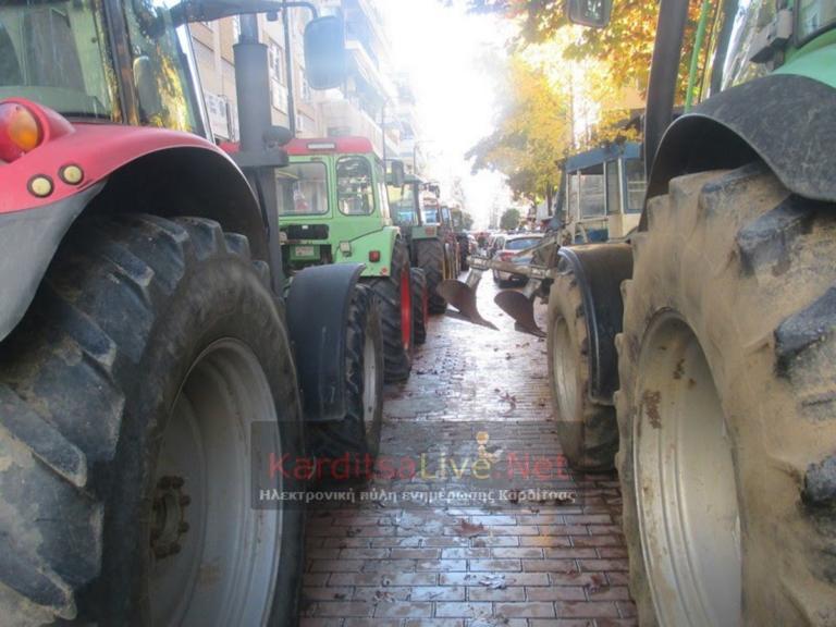 Καρδίτσα: Αγροκτηνοτροφικό συλλαλητήριο με τρακτέρ στην κεντρική πλατεία – video | Newsit.gr Καρδίτσα: Αγροκτηνοτροφικό συλλαλητήριο με τρακτέρ στην κεντρική πλατεία – video | Newsit.gr