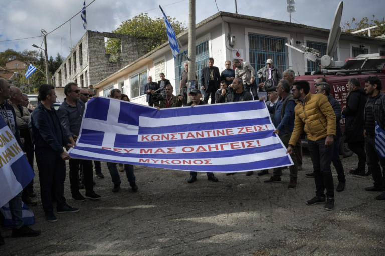 Κωνσταντίνος Κατσίφας: Προσαγωγές Βορειοηπειρωτών μετά την κηδεία | Newsit.gr Κωνσταντίνος Κατσίφας: Προσαγωγές Βορειοηπειρωτών μετά την κηδεία | Newsit.gr