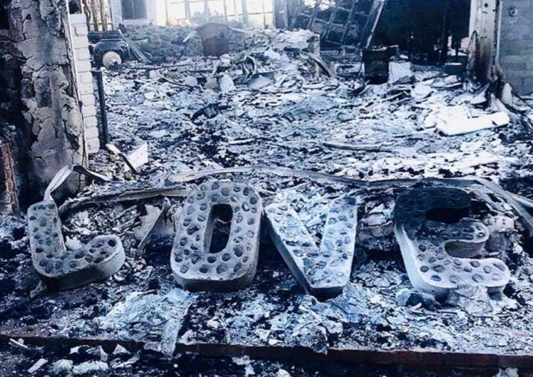 Συγκλονιστικές φωτογραφίες από το καμένο σπίτι διάσημου ζευγαριού στο Malibu! | Newsit.gr Συγκλονιστικές φωτογραφίες από το καμένο σπίτι διάσημου ζευγαριού στο Malibu! | Newsit.gr