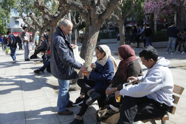 Εφαρμογή για κινητά θα ενημερώνει τους πρόσφυγες για τη ζωή στην Αθήνα! | Newsit.gr Εφαρμογή για κινητά θα ενημερώνει τους πρόσφυγες για τη ζωή στην Αθήνα! | Newsit.gr