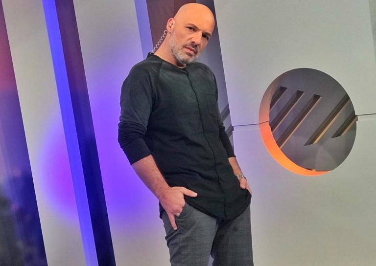 Νίκος Μουτσινάς: Έτσι κατάφερε να χάσει 17 ολόκληρα κιλά μέσα σε λίγους μήνες! | Newsit.gr Νίκος Μουτσινάς: Έτσι κατάφερε να χάσει 17 ολόκληρα κιλά μέσα σε λίγους μήνες! | Newsit.gr