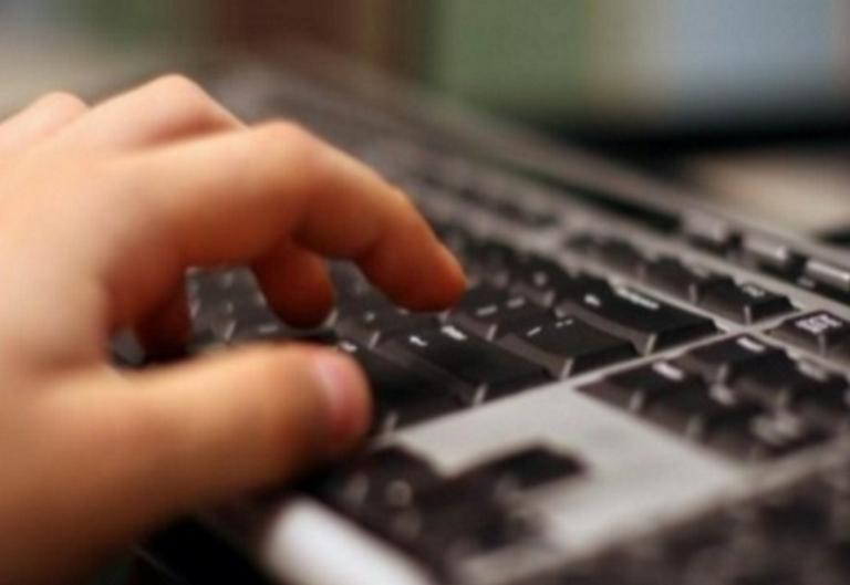 6 πράγματα που μπορεί να κάνει ένα παιδί στο Διαδίκτυο | Newsit.gr