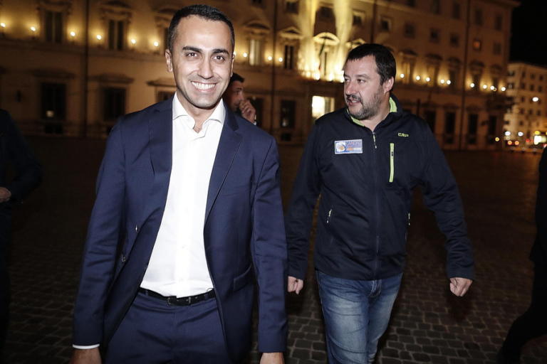 SZ: Οι φωνακλάδες Σαλβίνι και Ντι Μάιο φέρθηκαν ερασιτεχνικά και επικίνδυνα! | Newsit.gr SZ: Οι φωνακλάδες Σαλβίνι και Ντι Μάιο φέρθηκαν ερασιτεχνικά και επικίνδυνα! | Newsit.gr