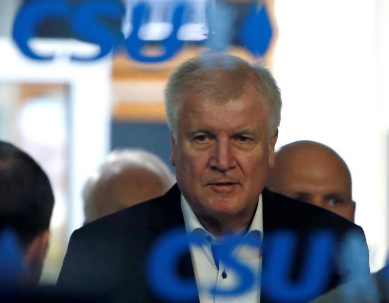 Παραιτείται από την ηγεσία του CSU ο Χορστ Ζεεχόφερ | Newsit.gr Παραιτείται από την ηγεσία του CSU ο Χορστ Ζεεχόφερ | Newsit.gr