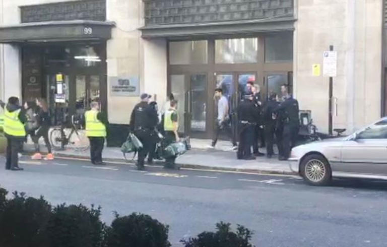 Συναγερμός στα κεντρικά της Sony στο Λονδίνο! Επίθεση με μαχαίρι | Newsit.gr Συναγερμός στα κεντρικά της Sony στο Λονδίνο! Επίθεση με μαχαίρι | Newsit.gr