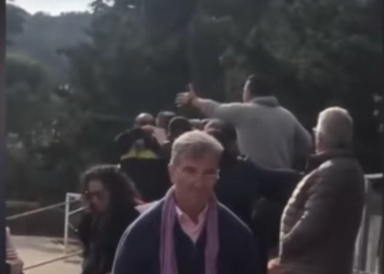 Γονείς πιάστηκαν στα χέρια! Απίστευτο ξύλο σε αγώνα παιδιών – video | Newsit.gr Γονείς πιάστηκαν στα χέρια! Απίστευτο ξύλο σε αγώνα παιδιών – video | Newsit.gr