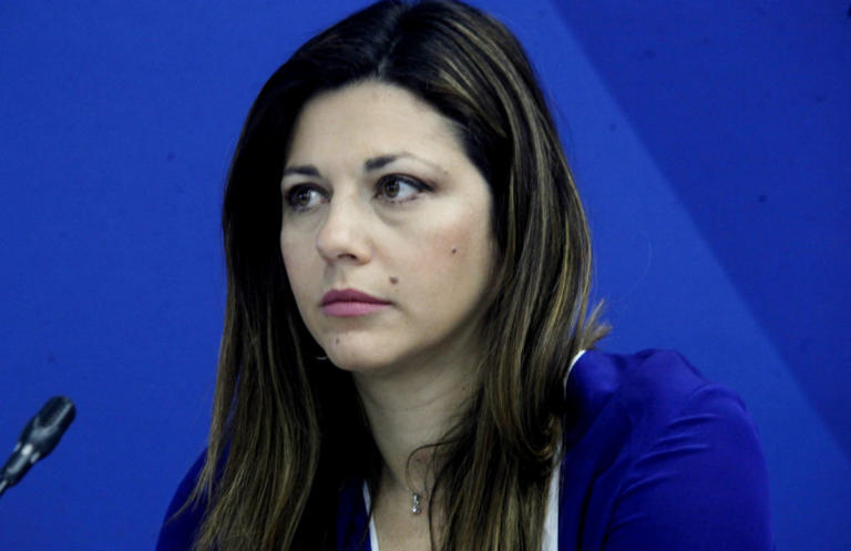 Νέα Δημοκρατία: Η κυβέρνηση κοροϊδεύει τους πολίτες τάζοντας 10.000 διορισμούς | Newsit.gr Νέα Δημοκρατία: Η κυβέρνηση κοροϊδεύει τους πολίτες τάζοντας 10.000 διορισμούς | Newsit.gr