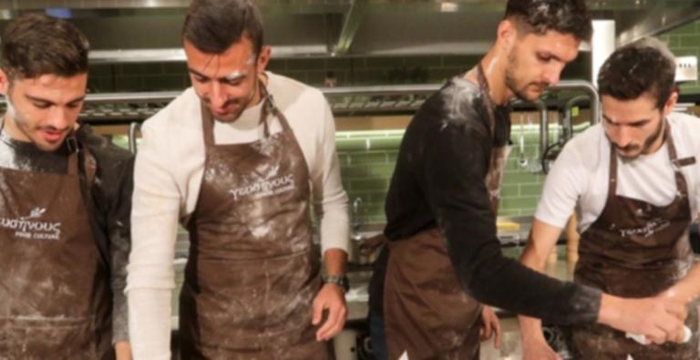 Παίκτες της ΑΕΚ έφτιαξαν γλυκά για τα Παιδικά Χωριά SOS! – video | Newsit.gr Παίκτες της ΑΕΚ έφτιαξαν γλυκά για τα Παιδικά Χωριά SOS! – video | Newsit.gr