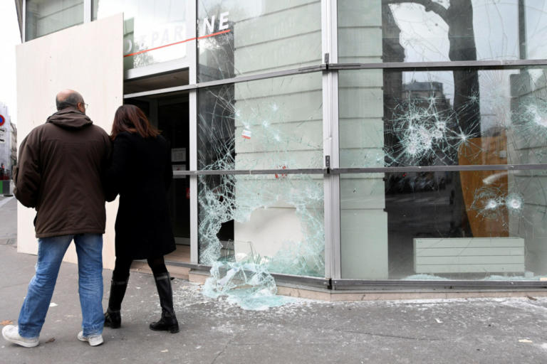 “Κίτρινα γιλέκα”: Επιβράδυνση της οικονομίας λόγω των ταραχών | Newsit.gr “Κίτρινα γιλέκα”: Επιβράδυνση της οικονομίας λόγω των ταραχών | Newsit.gr