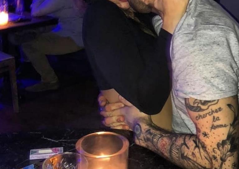 Ασυγκράτητο το ζευγάρι της ελληνικής showbiz σε βραδινή του έξοδο! | Newsit.gr Ασυγκράτητο το ζευγάρι της ελληνικής showbiz σε βραδινή του έξοδο! | Newsit.gr