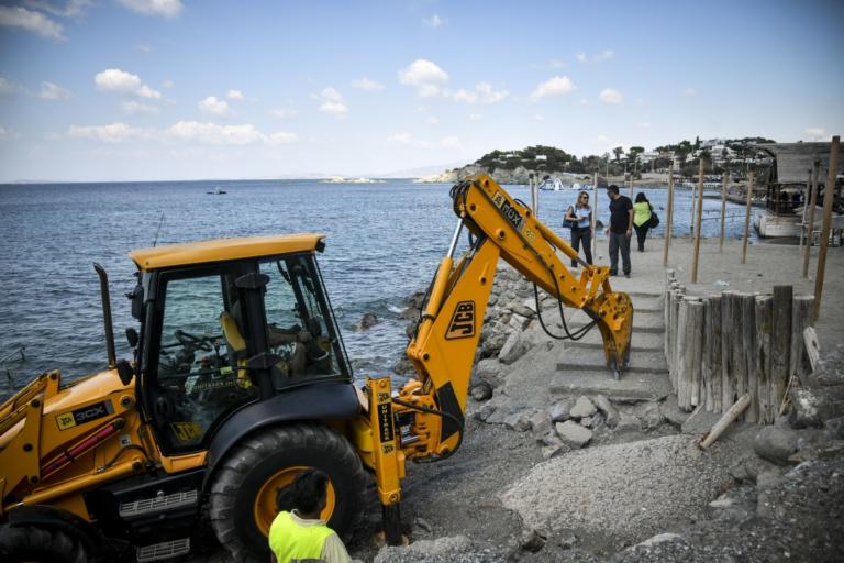 Ύβρις για τους νεκρούς, ασέβεια για τους ζωντανούς | Newsit.gr Ύβρις για τους νεκρούς, ασέβεια για τους ζωντανούς | Newsit.gr