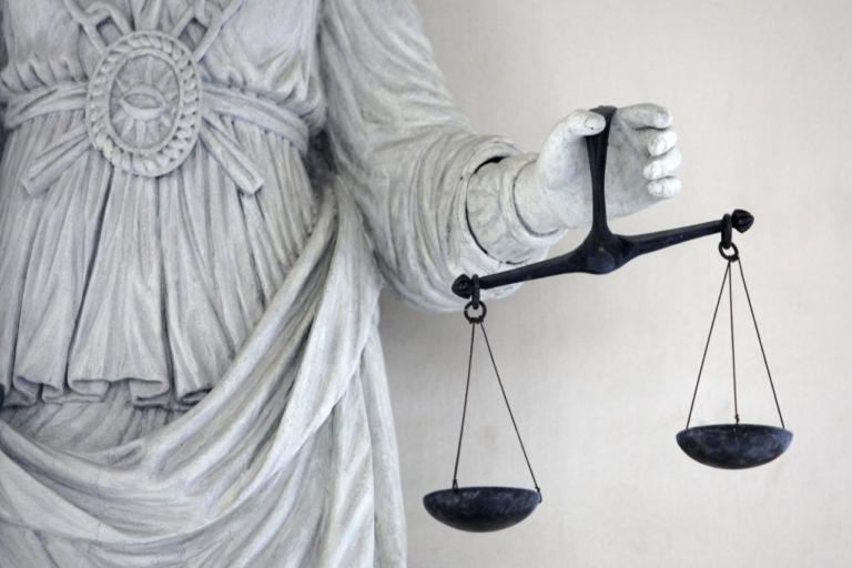 Όλοι ψάχνουν… την δικαιοσύνη – Λέξη της χρονιάς σύμφωνα με το Merriam-Webster | Newsit.gr Όλοι ψάχνουν… την δικαιοσύνη – Λέξη της χρονιάς σύμφωνα με το Merriam-Webster | Newsit.gr