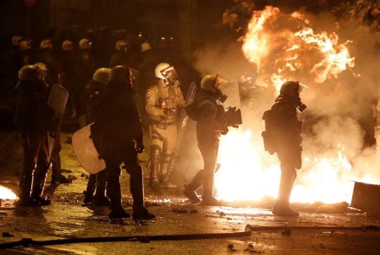 Αλέξανδρος Γρηγορόπουλος: Κατέβασαν τον «Αίαντα» για να σπάσουν τα οδοφράγματα! Σοβαρά επεισόδια τώρα στα Εξάρχεια! | Newsit.gr Αλέξανδρος Γρηγορόπουλος: Κατέβασαν τον «Αίαντα» για να σπάσουν τα οδοφράγματα! Σοβαρά επεισόδια τώρα στα Εξάρχεια! | Newsit.gr