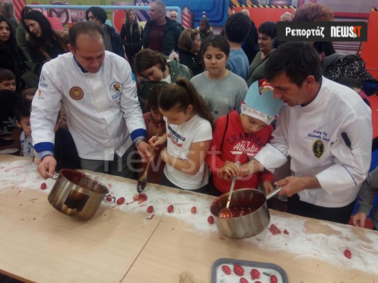 Εργοστάσιο καραμέλας “σαρώνει” στην Κρήτη! “Καραμελώνουν” από γραβιέρα μέχρι τοματίνια! | Newsit.gr Εργοστάσιο καραμέλας “σαρώνει” στην Κρήτη! “Καραμελώνουν” από γραβιέρα μέχρι τοματίνια! | Newsit.gr
