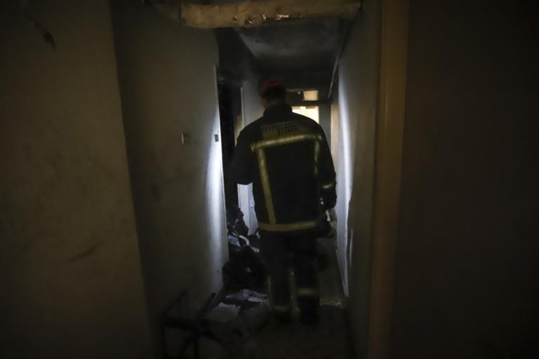 Φωτιά σε διαμέρισμα στα Άνω Πατήσια! Απεγκλωβίστηκε ηλικιωμένο ζευγάρι | Newsit.gr Φωτιά σε διαμέρισμα στα Άνω Πατήσια! Απεγκλωβίστηκε ηλικιωμένο ζευγάρι | Newsit.gr