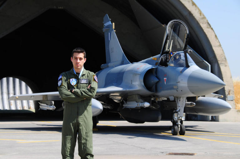 Έλληνας ο «Best Warrior» του ΝΑΤΟ! Ποιος είναι ο Κοσμάς Χάλαρης | Newsit.gr Έλληνας ο «Best Warrior» του ΝΑΤΟ! Ποιος είναι ο Κοσμάς Χάλαρης | Newsit.gr