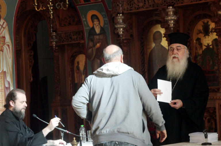 Εκκλησία: Δώρισε 150.000 ευρώ σε 300 οικογένειες πυροπαθών | Newsit.gr Εκκλησία: Δώρισε 150.000 ευρώ σε 300 οικογένειες πυροπαθών | Newsit.gr