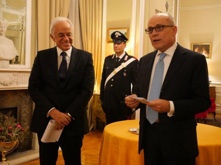Δημήτρης Κοπελούζος: Παρασημοφορήθηκε από τον Πρόεδρο της Ιταλικής Δημοκρατίας! | Newsit.gr Δημήτρης Κοπελούζος: Παρασημοφορήθηκε από τον Πρόεδρο της Ιταλικής Δημοκρατίας! | Newsit.gr