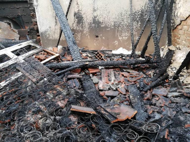 Î˜ÎµÏƒÏƒÎ±Î»Î¿Î½Î¯ÎºÎ·: ÎœÎ¿Î½Î¿ÎºÎ±Ï„Î¿Î¹ÎºÎ¯Î± Î­Î³Î¹Î½Îµ ÏƒÏ„Î¬Ï‡Ï„Î· Î¼Î­ÏƒÎ± ÏƒÎµ Î»Î¯Î³Î± Î»ÎµÏ€Ï„Î¬ â€“ ÎŸÎ¹ ÎµÎ¹ÎºÏŒÎ½ÎµÏ‚ ÎºÎ±Ï„Î±ÏƒÏ„ÏÎ¿Ï†Î®Ï‚ [pics, video] | Newsit.gr