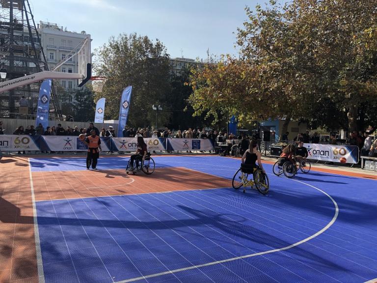 Η Πλατεία Συντάγματος μεταμορφώθηκε σε γήπεδο μπάσκετ από τον ΟΠΑΠ για το «2ο Ηοpe Streetball» της ΟΣΕΚΑ | Newsit.gr Η Πλατεία Συντάγματος μεταμορφώθηκε σε γήπεδο μπάσκετ από τον ΟΠΑΠ για το «2ο Ηοpe Streetball» της ΟΣΕΚΑ | Newsit.gr