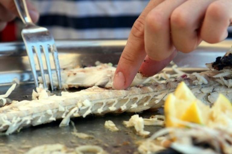 Πάτρα: Κάθισε και παρήγγειλε φαγητό μπροστά στο νεκρό άντρα της – Η είδηση που σκόρπισε θλίψη – video | Newsit.gr Πάτρα: Κάθισε και παρήγγειλε φαγητό μπροστά στο νεκρό άντρα της – Η είδηση που σκόρπισε θλίψη – video | Newsit.gr