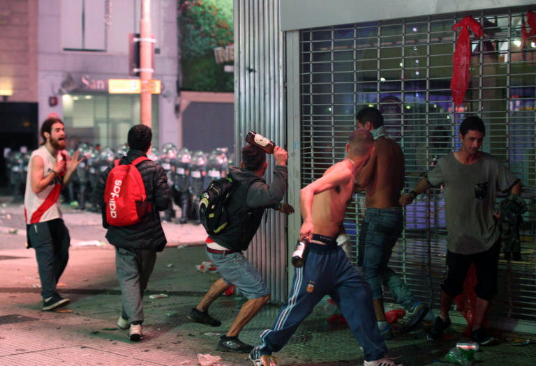 Ρίβερ Πλέιτ: Γης μαδιάμ το Μπουένος Άϊρες – Άγρια επεισόδια μετά την κούπα – video